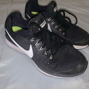 Boys black and white Nike Zoom Pegasus 34